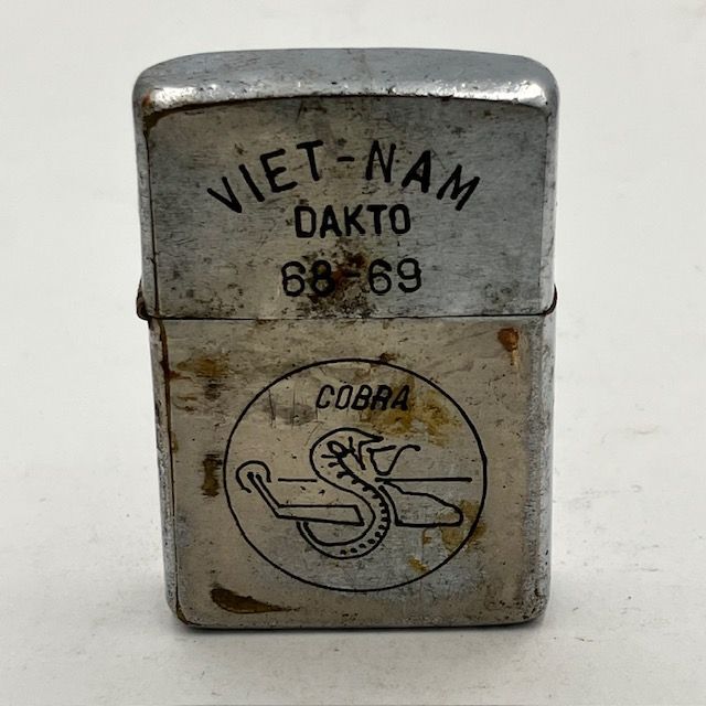 米陸軍ベトナム戦争本物ベトナムZippo1968 戦闘歩兵章・第一騎兵師団希少品 米陸軍ベトナム戦争本物ベトナムZippo1968 戦闘歩兵章・第一騎兵師団希少品
