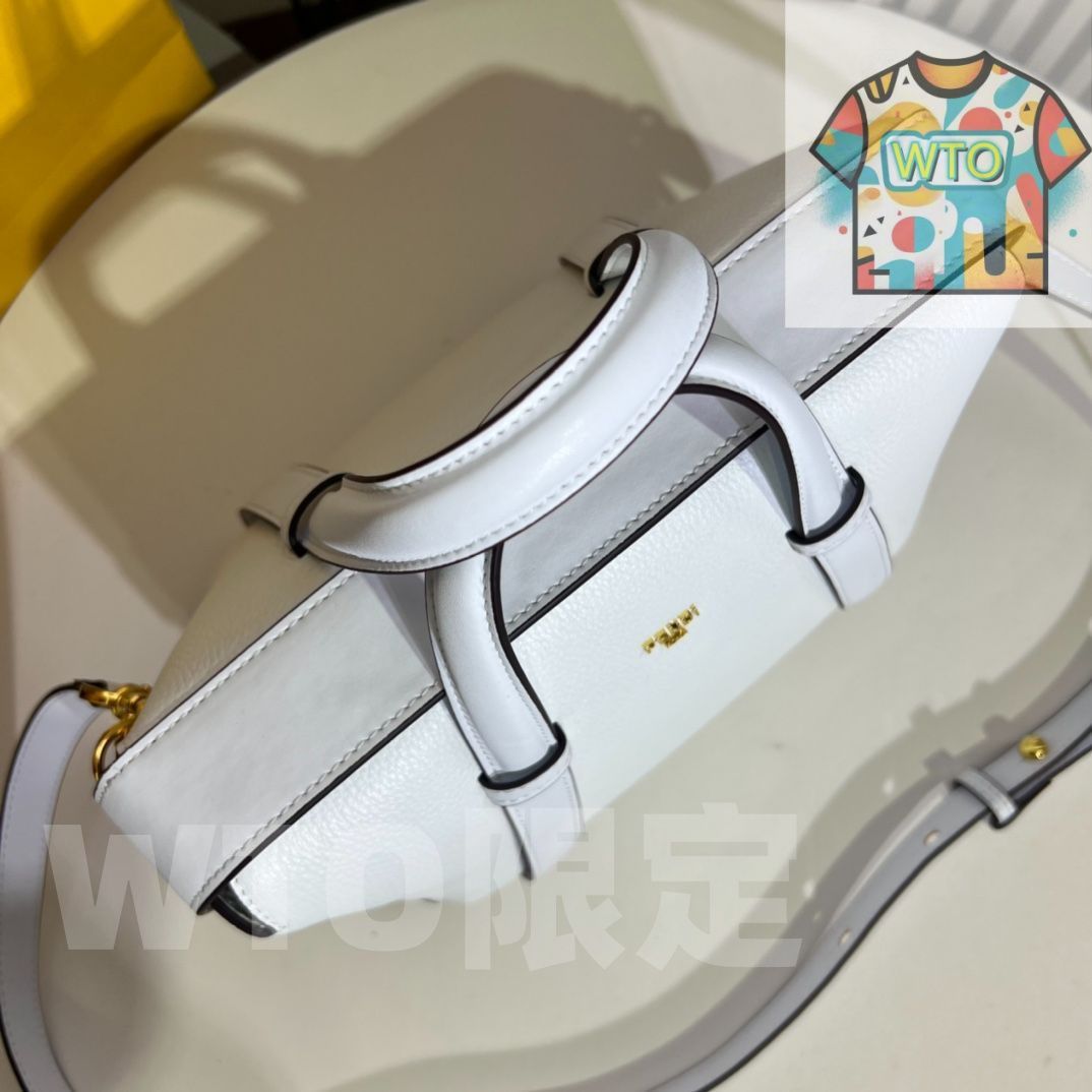 FENDIショルダーバッグ、リュックサック、手首バッグ、ポーチ