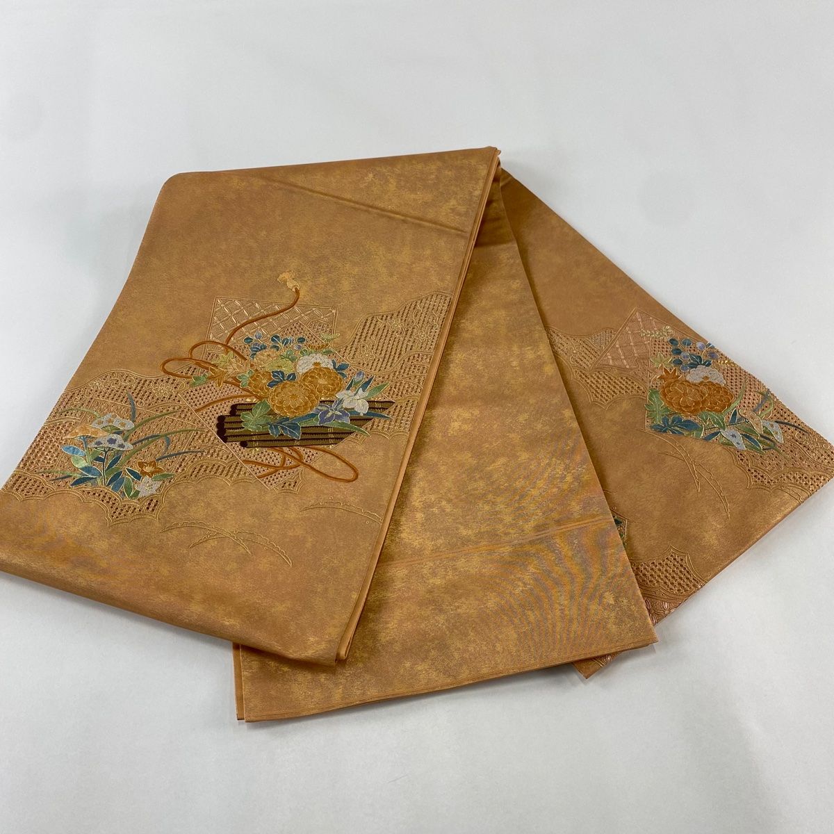 袋帯 美品 秀品 関西仕立て 花筏 色紙 刺繍 金糸 ピンクベージュ
