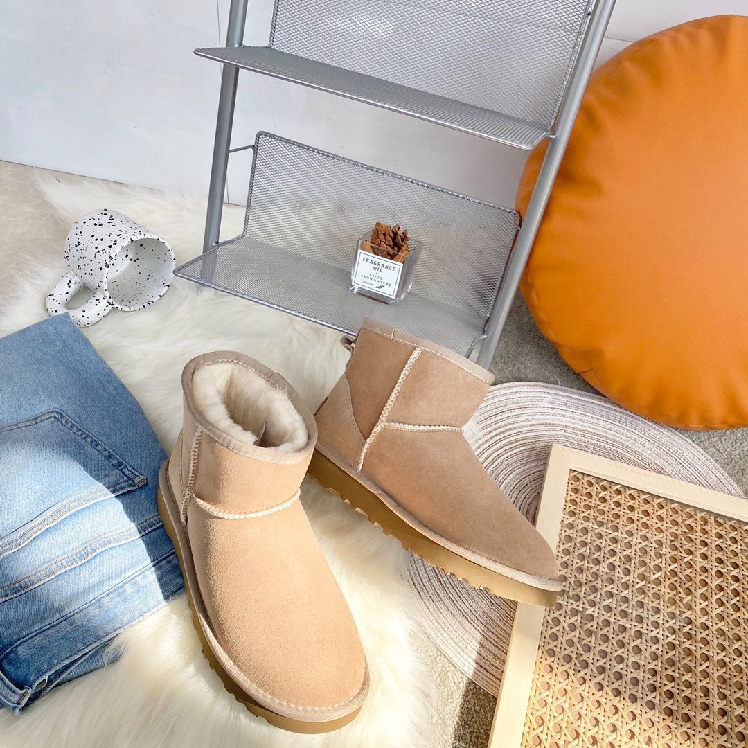 新品未使用 UGG Classic Mini クラシック ウルトラミニ プラットフォームラムウール スノー ブーツ 箱付き Sand - メルカリ