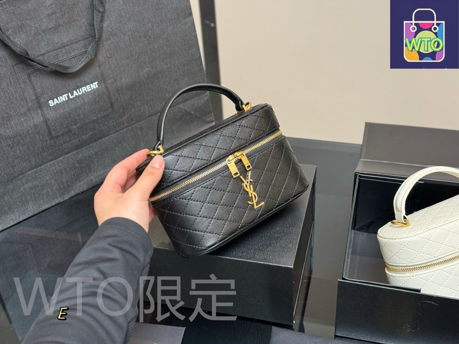 ＊Saint Laurent＊HAND BAG 関税送料込 ショッピングバッグ サンローラン（レザー） | Saint Laurent