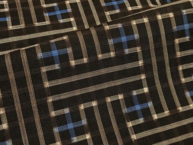 本場大島紬 龍郷 秋名バラ 通産大臣指定伝統的工芸品 正絹 反物 本場大島紬 龍郷 秋名バラ 通産大臣指定伝統的工芸品 正絹 反物 平和