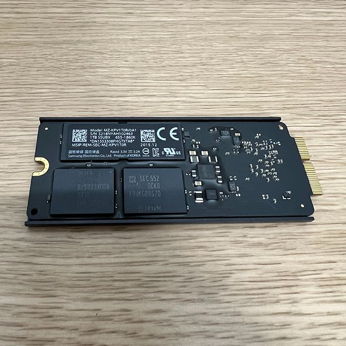 APPLE純正 SAMSUNG製 SSD 1TB MZ-KPV1TOS/OA4