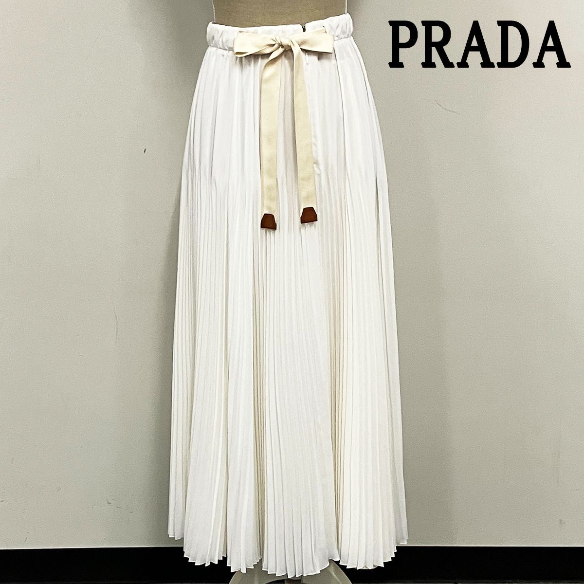 PRADA プラダ　スカート　　　プリーツ プラダ Re-Nylon プリーツスカート ナイロン ブラック (PRADA