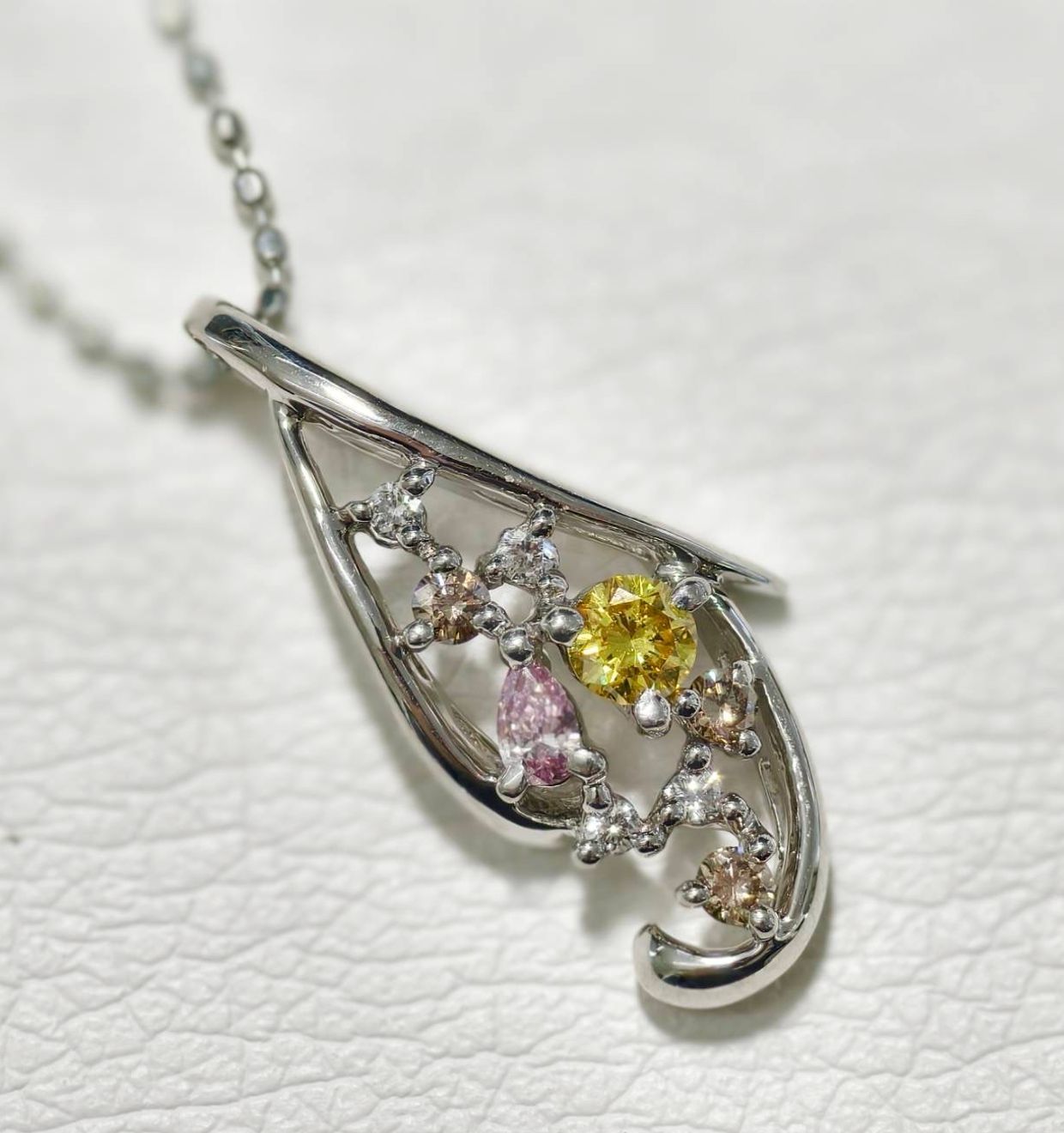 Pt900/850 ファンシーカラー ダイヤモンド ネックレス - メルカリ