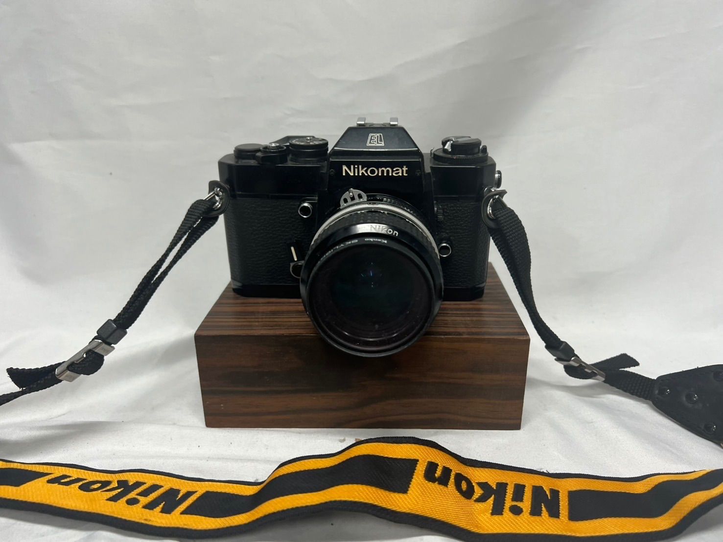 ☆Nikomat EL ブラック + Auto NIKKOR 50mm F2 非Ai カメラ フィルム一眼 Nikon