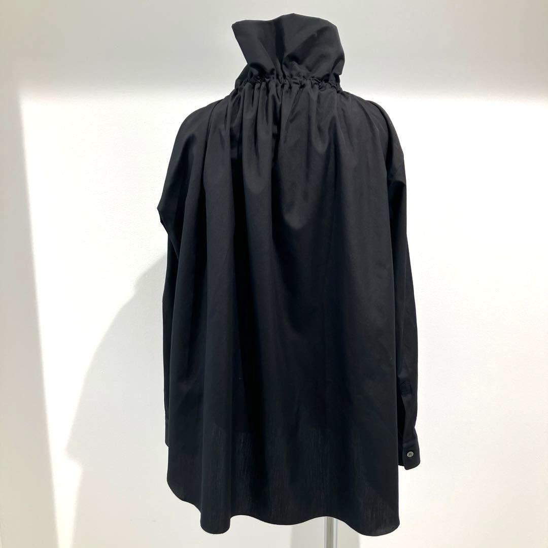 【極美品】コムデギャルソン 襟ラッフルギャザー ブラウス 長袖 黒 2023SS 極美品】コムデギャルソン 襟ラッフルギャザー ブラウス 長袖 黒