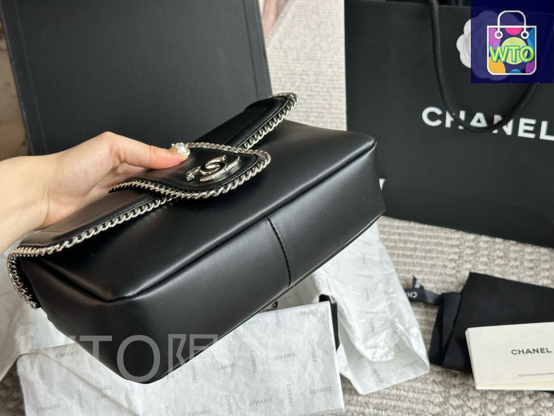 今日特価】Chanel シャネル チェーンバッグ 滑らかな皮革で触感