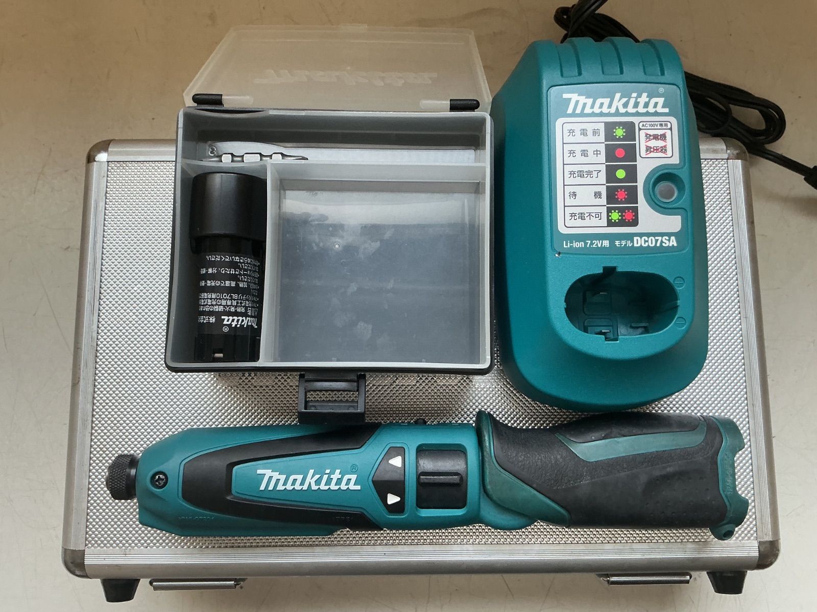 品 マキタ充電式ペンインパクトドライバ ブルー TD021DS マキタ純正品 マキタアルミケース付き インボイス対応領収書発行OK 平日のみ発送 値引交渉NG