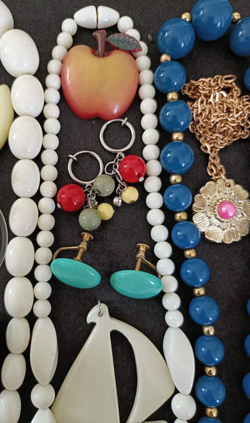 【昭和レトロ アクセサリー・小物セット】まとめ売り 昭和レトロ】アクセサリーセット / まとめ売り / ネックレス