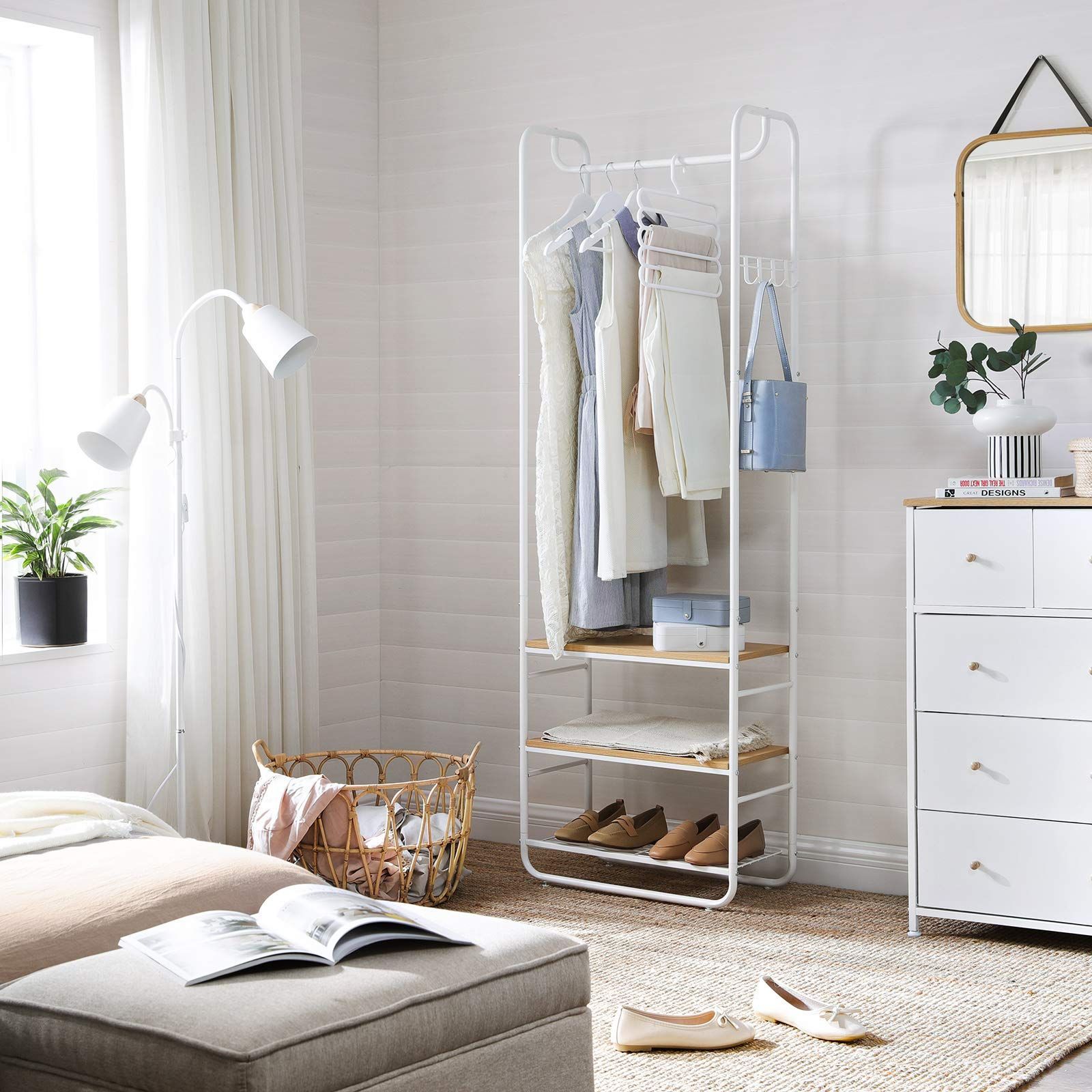 在庫 VASAGLE ハンガーラック 木製 頑丈 スリム シューズラック コートハンガー おしゃれ 省スペース 組み立て簡単全体耐荷重41KG 組立簡単 玄関 コート掛け 幅58×奥行28×高さ181cm ホワイト HSR81WN