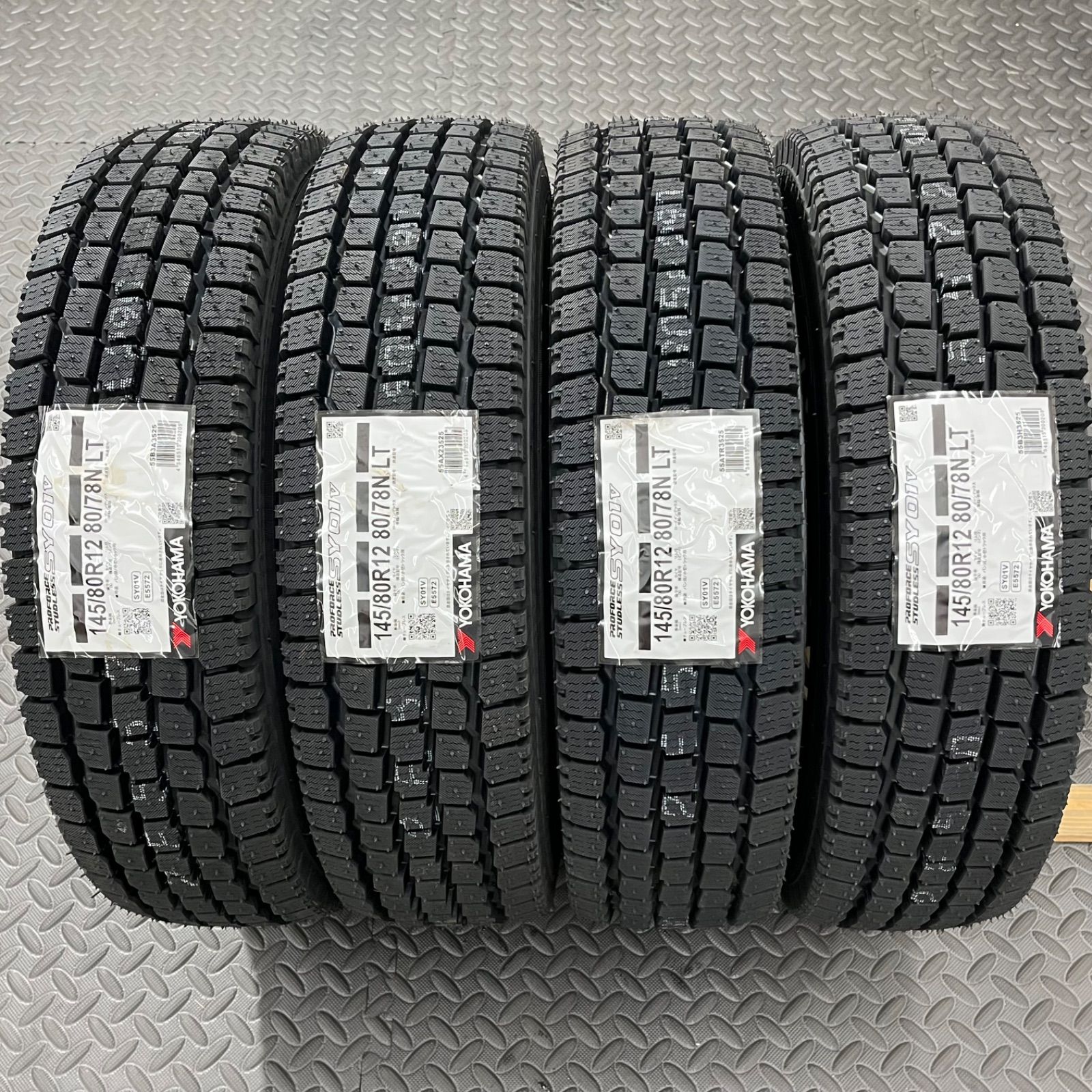 スタッドレスタイヤ 冬タイヤ