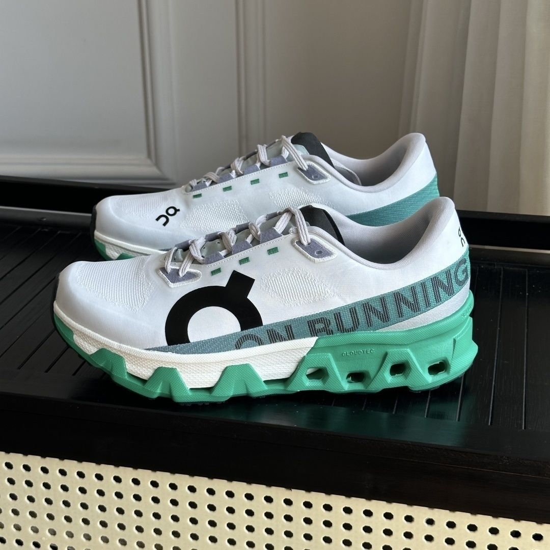 On Cloud ホワイト ランニングシューズ On（オン） Cloudmonster