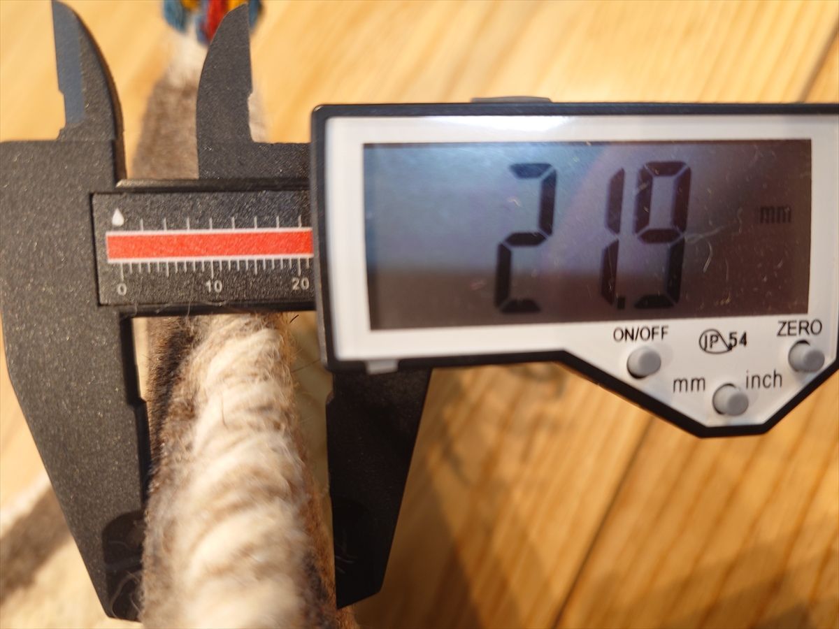 袋にザクロの実の絵