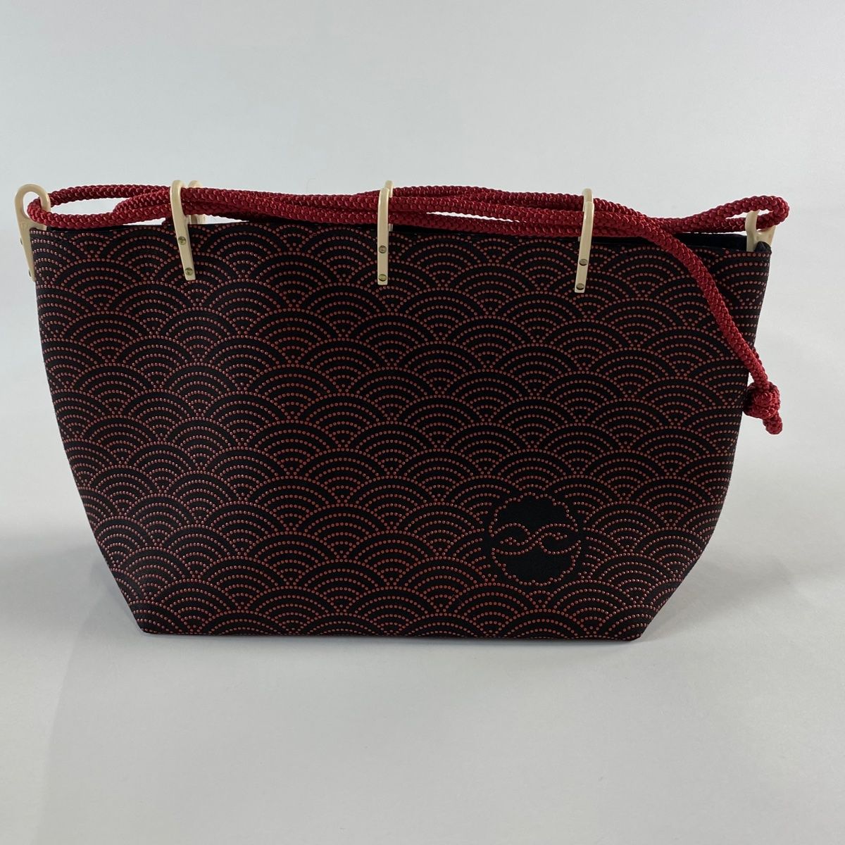 和装バッグ 美品 逸品 印傳屋 青海波 黒 和装小物 【中古