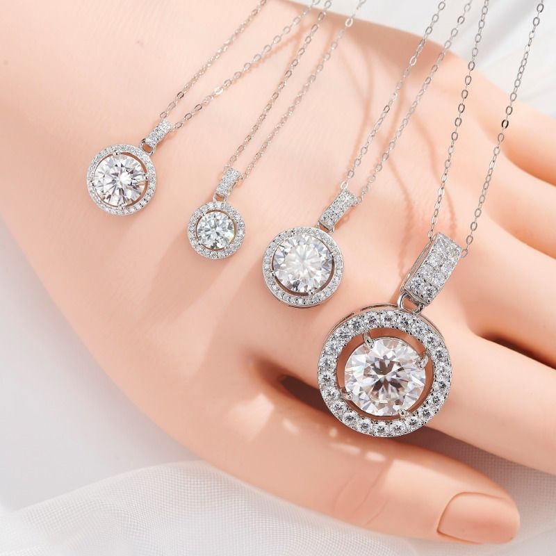 1pc エシックダイアモンド 925 スターリングシルバー モアサナイト ペンダントネックレス、18K 金メッキ、ホワイト鎖骨チェーン ジュエリー、女性へのエレガントなギフト