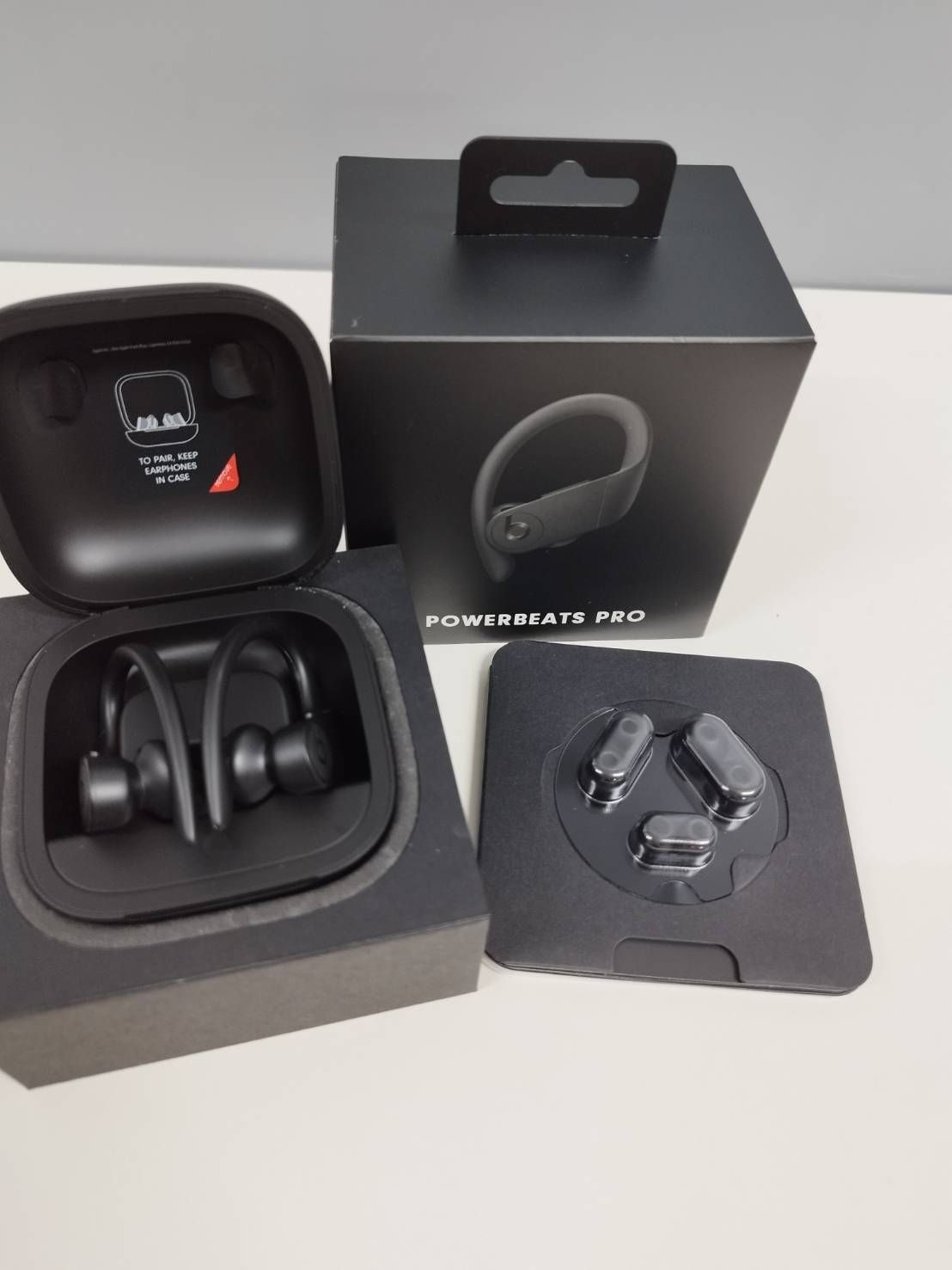 J*)様 未使用Powerbeats Pro ホワイト A2078 Beats A2078 by Dr. Dre PowerBeats Pro Wireless Earbuds