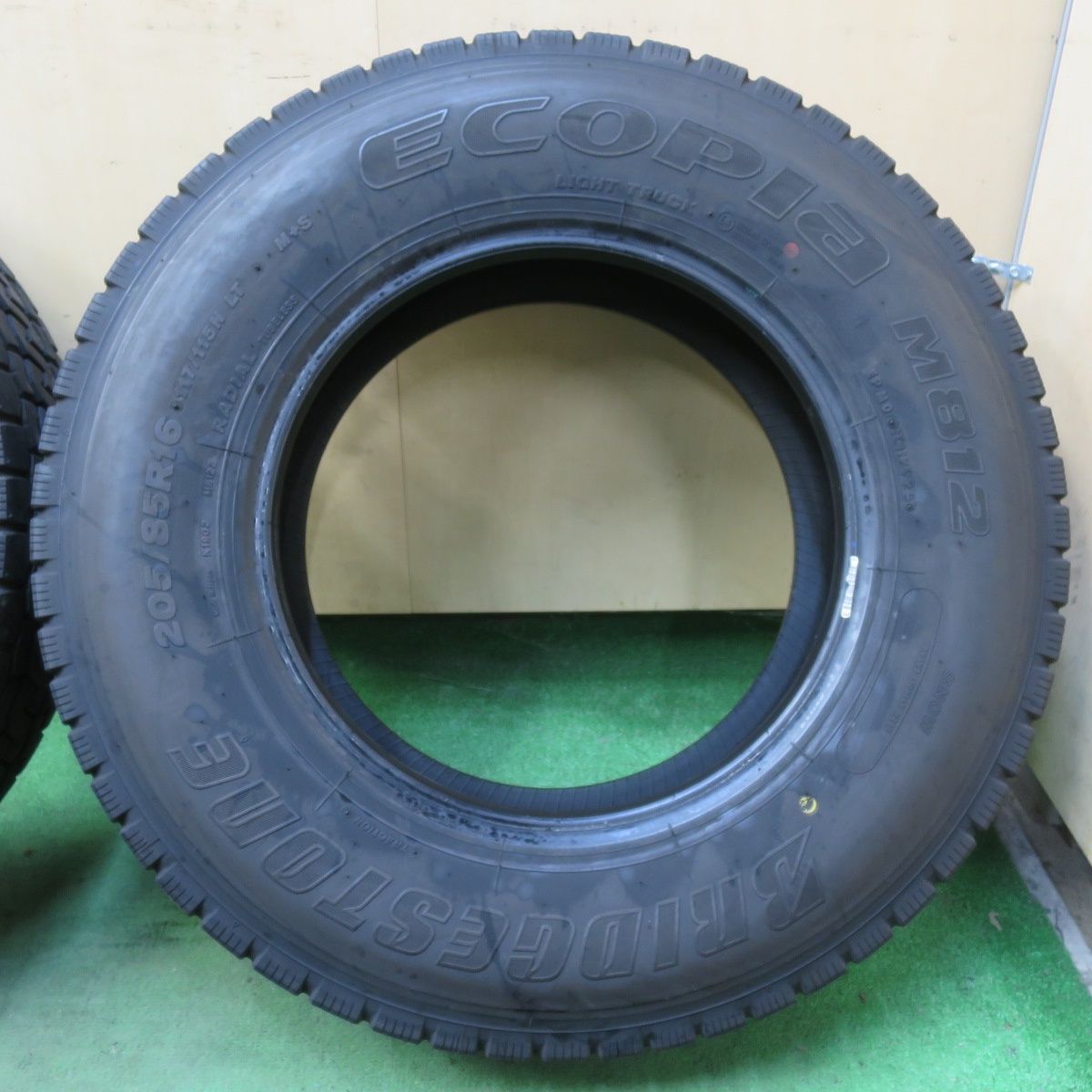 トラック タイヤ