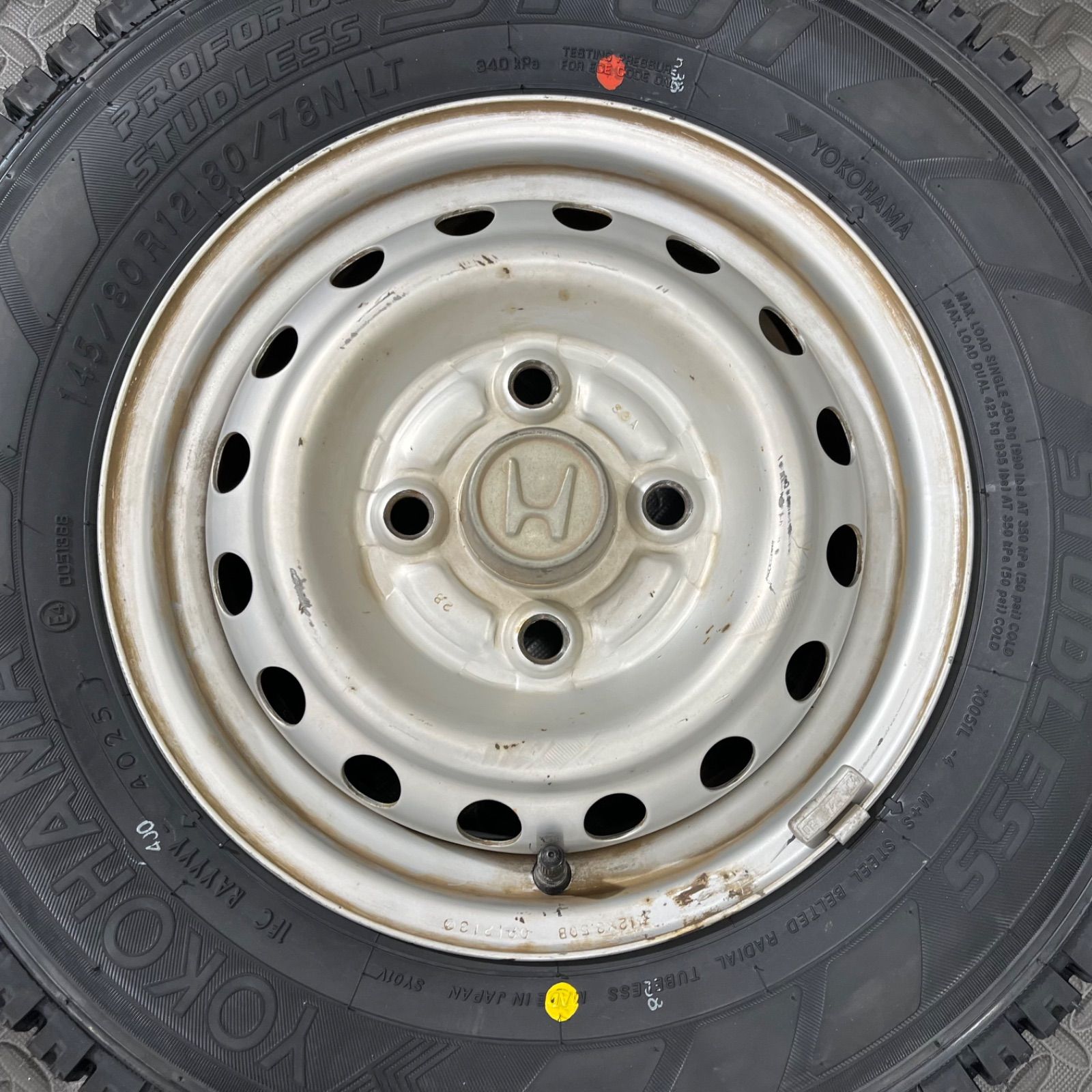 スタッドレスタイヤ 冬タイヤ