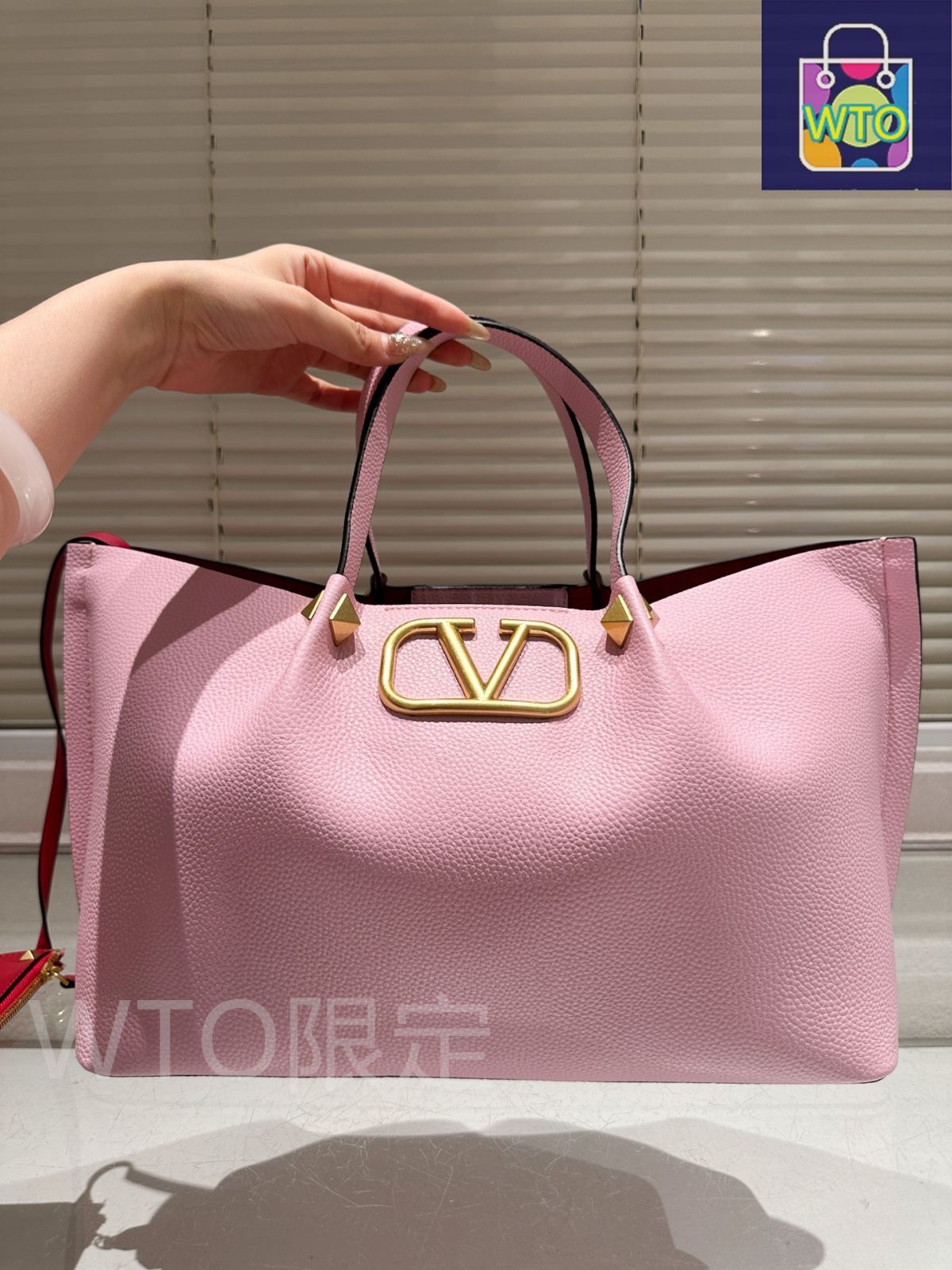 【送料無料】 今日 Valentino ヴァレンティーノ 手提バッグ 斜 復古的な 感と 雅さを持ち シーンを問わず搭載 思慮深い