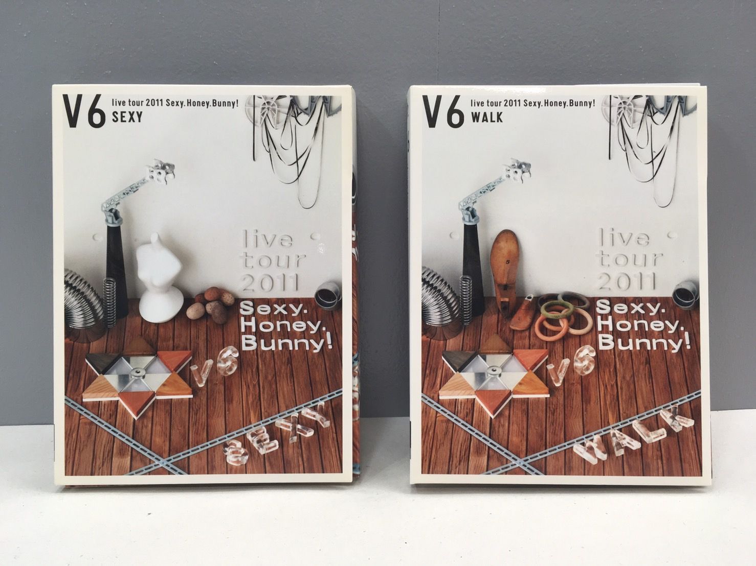 小牧店】V6 Sexy.Honey.Bunny! 2本セット (SEXY盤 & WALK盤)【318-1296