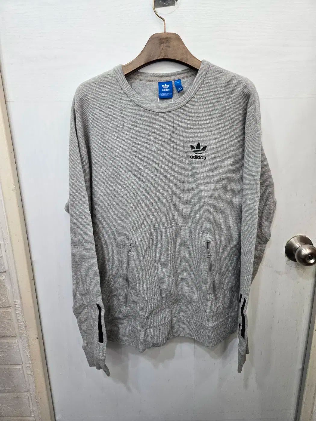 95 M ） adidas adidas(アディダス) グレー 長袖Tシャツ 服の状態 好み