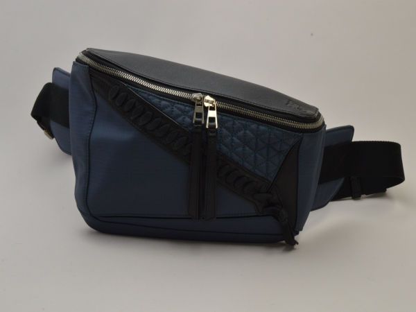 ロエベ LOEWE ボディバッグ 306 50 T57 PUZZLE SLING BAG ロエベ LOEWE ボディバッグ 306 50 T57 PUZZLE SLING BAG