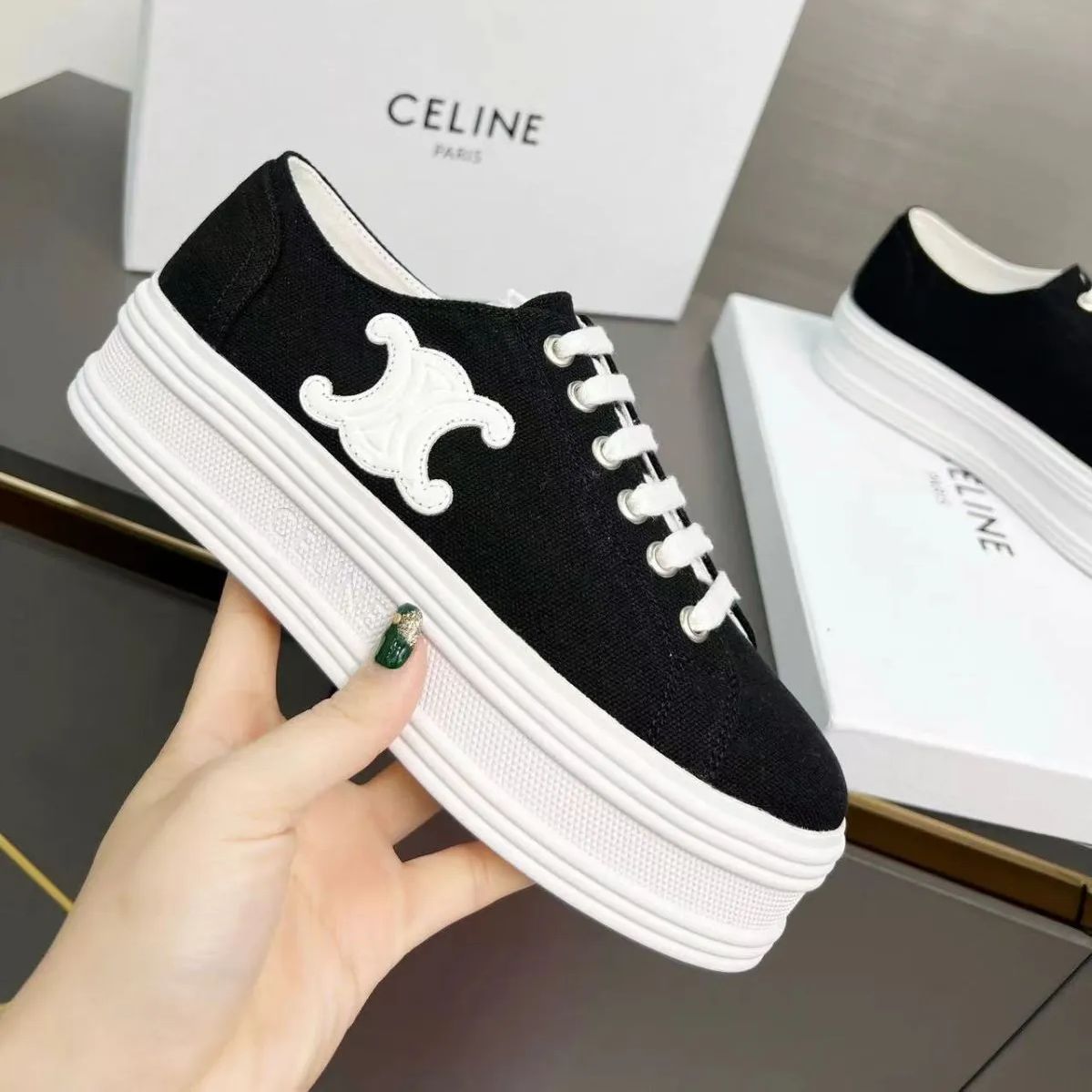 新品未使用 CELINE スニーカー - メルカリ