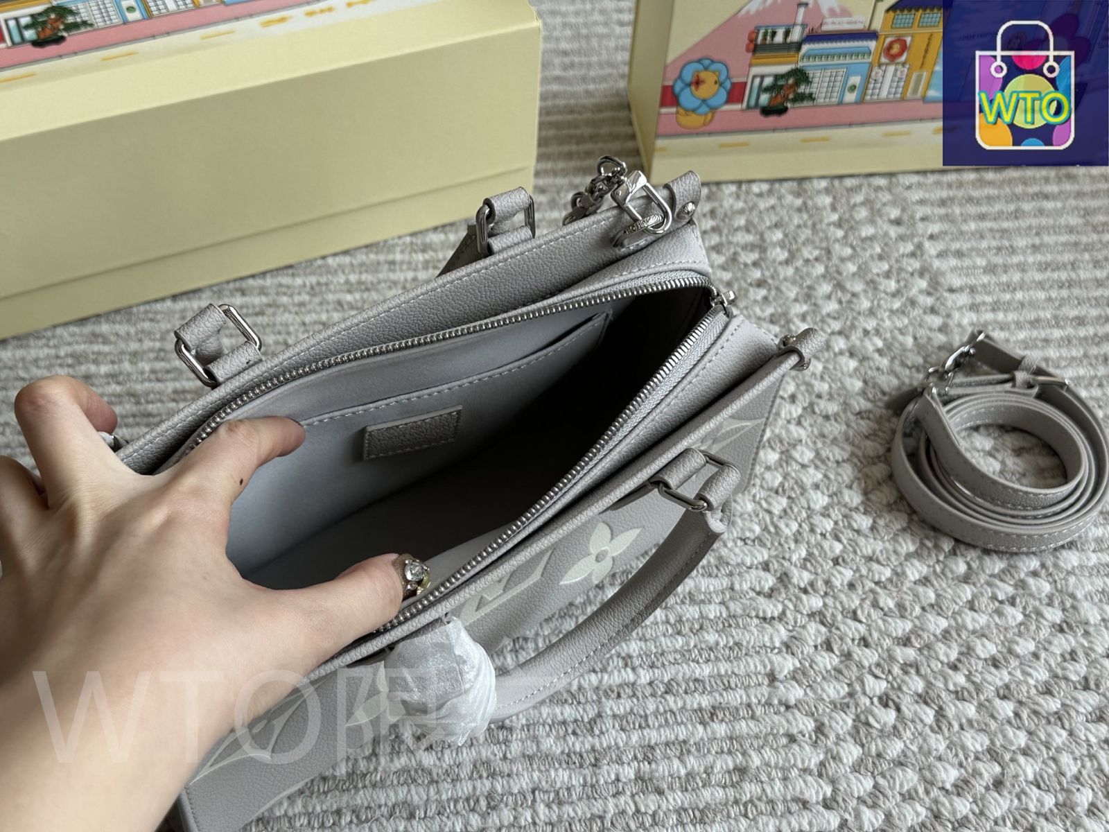 今日特価】Luxury Foldable Gift Box Edition Lv Onthego