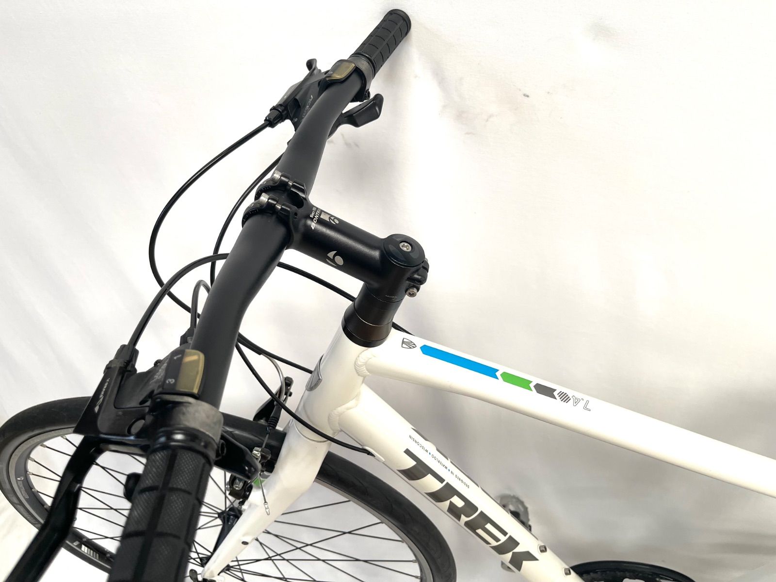 送料無料【即乘】TREK クロスバイク FX7.4 超軽量10.8キロ 27速 送料無料【即乘】トレック TREK クロスバイク SERIES FX7.4 超