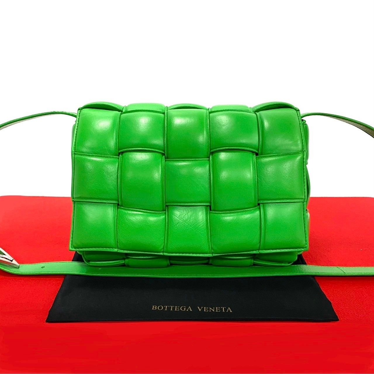 極 美品 BOTTEGA VENETA ボッテガヴェネタ パデッドカセット レザー 本 