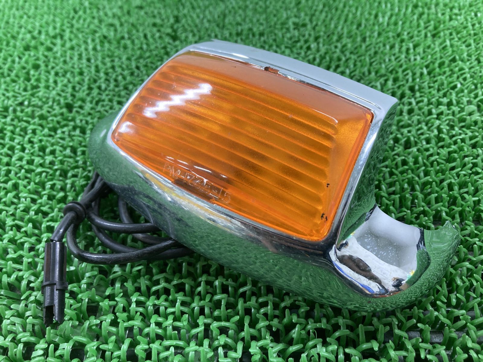 フロントフェンダーマーカー 1735-15 ハーレー 純正 中古 ソフテイル ツーリング フォグランプ フェンダーチップ 割れ欠け無し