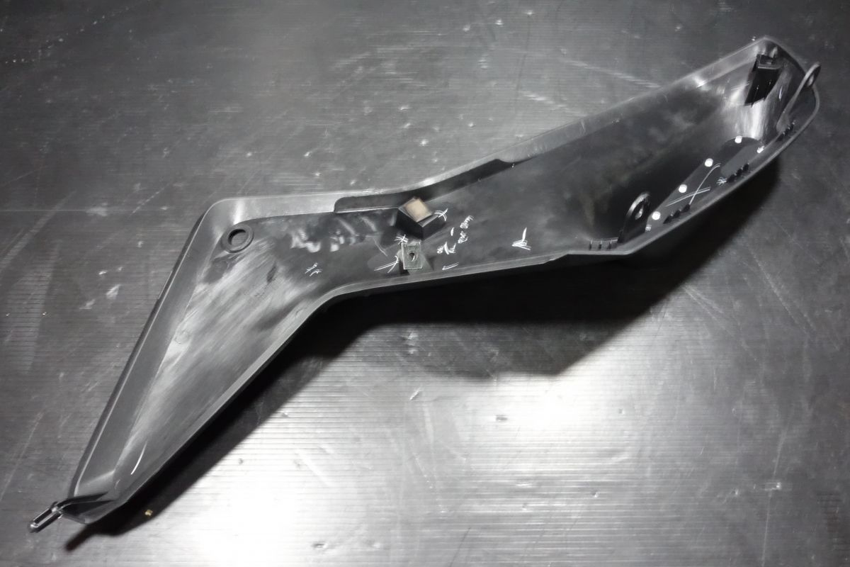 サイドカウル タンク サイド カバー 右 スヴァルトピレン スバルトピレン ハスクバーナ 純正 R20250505 BRIGHTFACE_UK