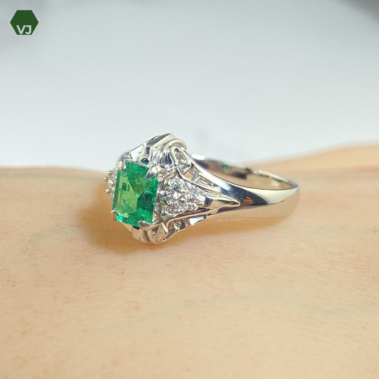 30-07】エメラルド ダイヤモンド リングE0.37ct D0.09ct 【中古 