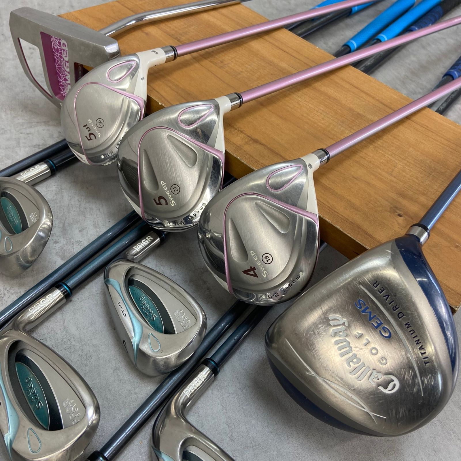 Callaway - Callaway　キャロウェイ PRGR　プロギア　レディースゴルフ12本セット　カーボン　右利き用　キャディバッグ　初心者おすすめ　入門用 Callaway キャロウェイ PRGR プロギア レディースゴルフ12本