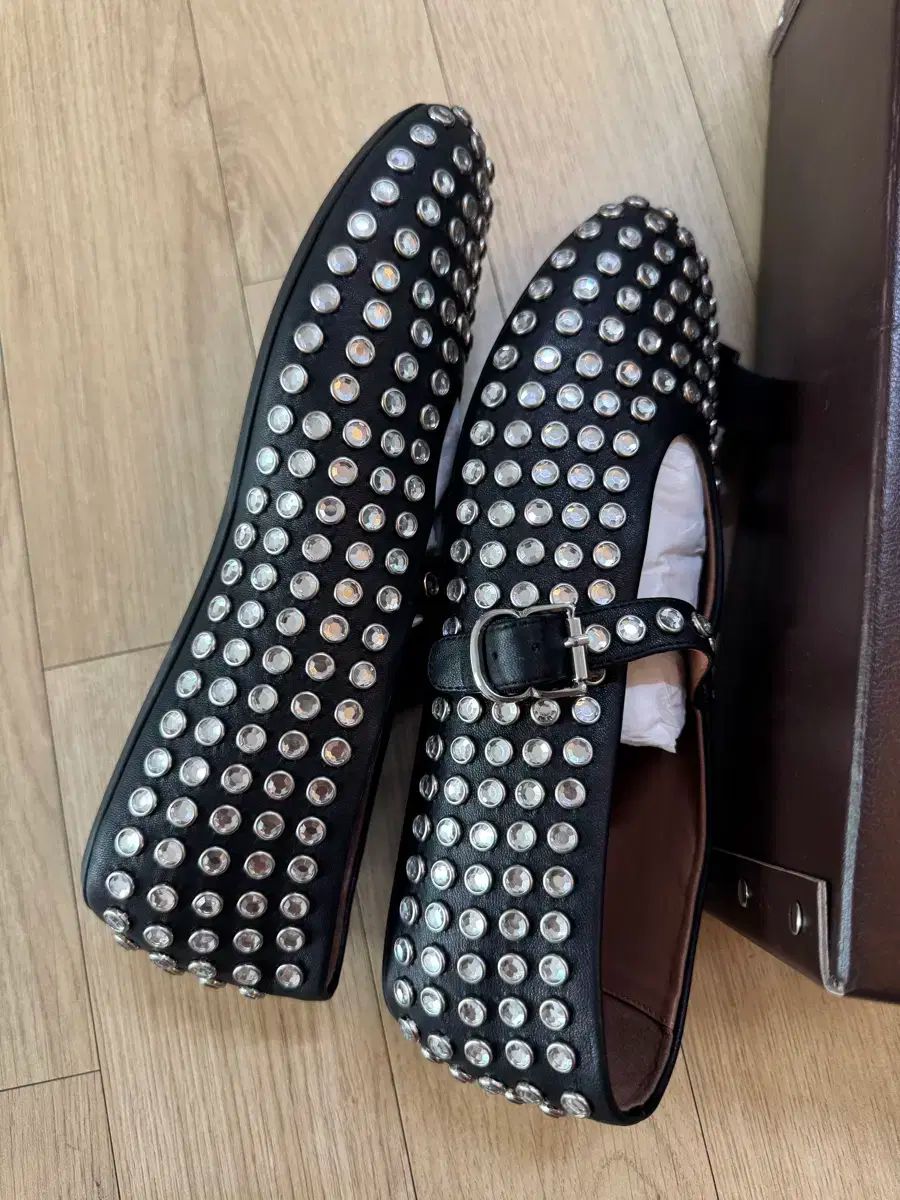 フラット シューズ