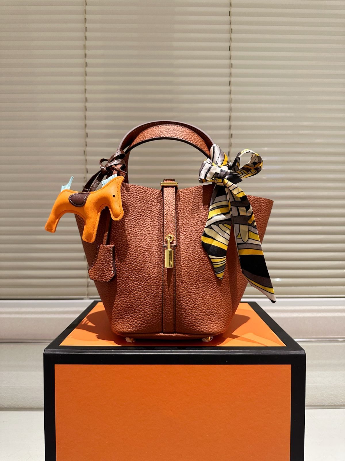エルメス PICOTIN LOCK 18 ハンドバッグ ショルダーも エルメス ハンドバッグ 《ピコタン》 | Hermès - エルメス-公式