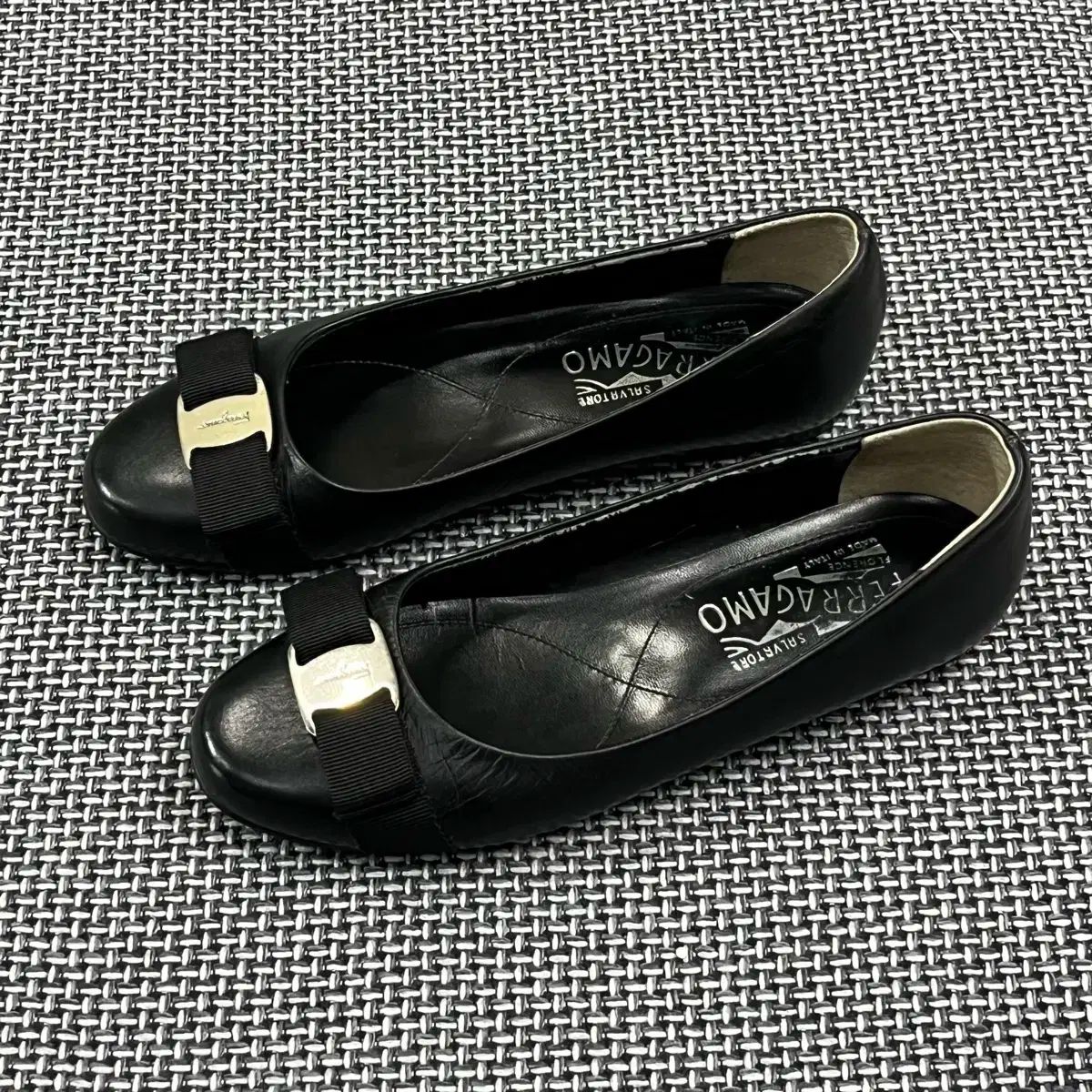 FERRAGAMO フェラガモ リボン フラットシューズ