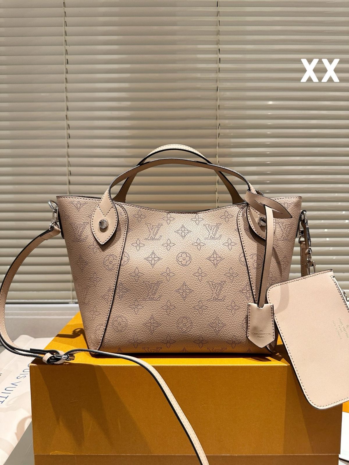 新品未使用 箱付  LOUIS VUITTON  ノベルティトートバッグ 専用ページ