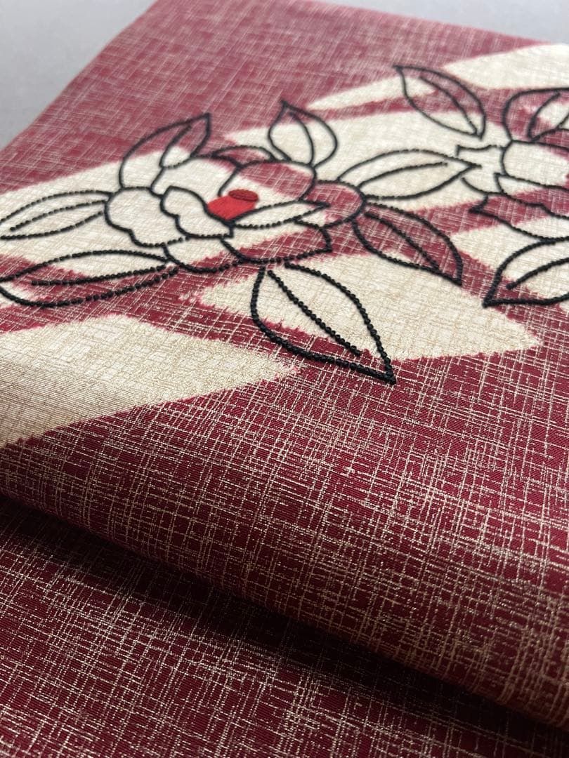 名古屋帯　相良刺繍　椿　染め分け 名古屋帯 相良刺繍 椿 染め分け - メルカリ
