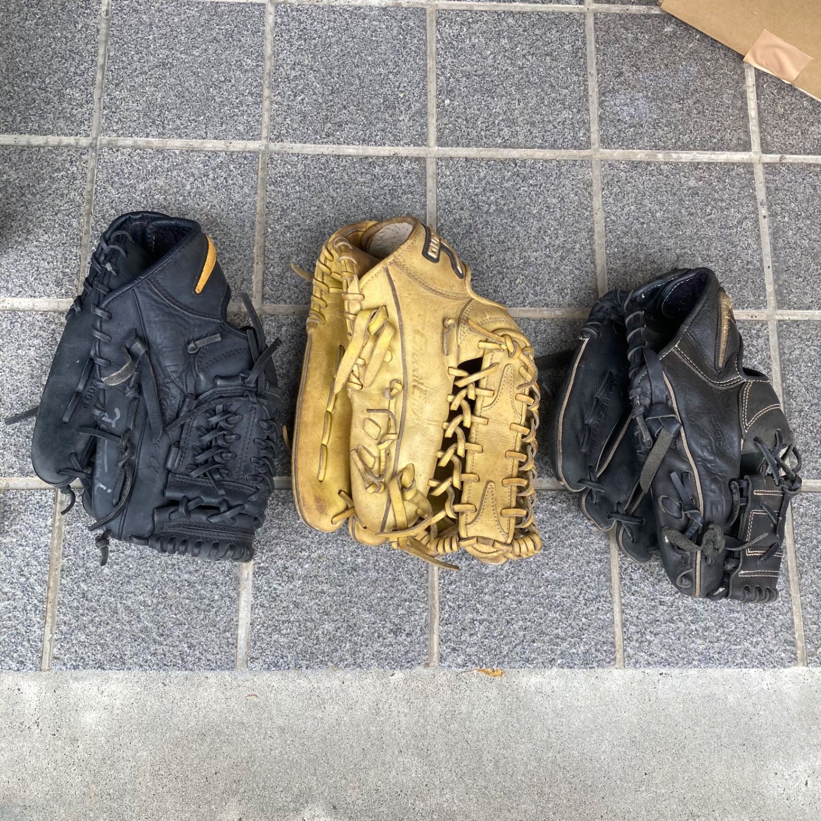 一般軟式用グローブ 3つ NIKE 2つ ミズノ1つ クリーム バッグなどセット