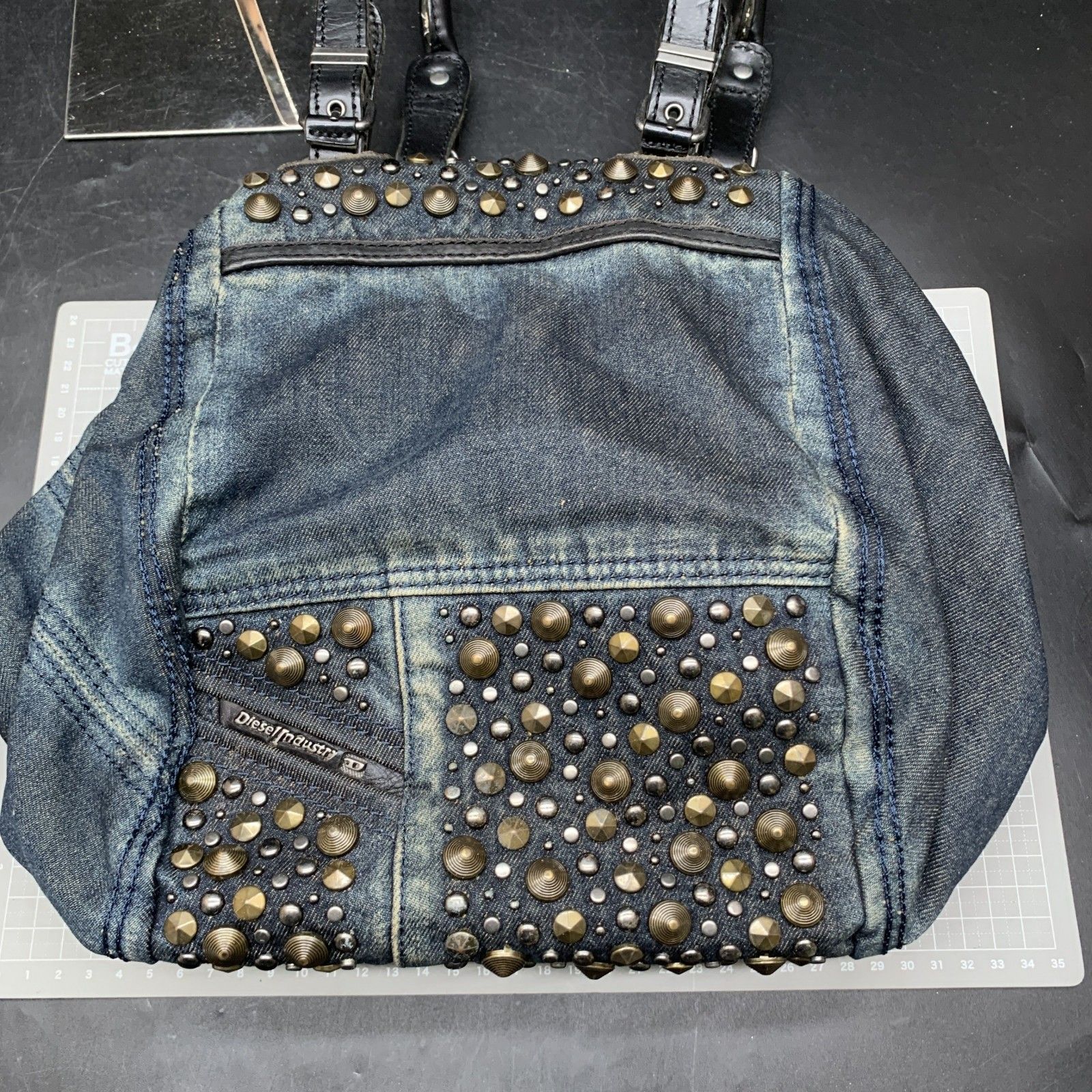 DIESEL スタッズ付きレザーハンドバッグ Z289 Diesel ディーゼル スタッズ付き デニムハンドバッグ