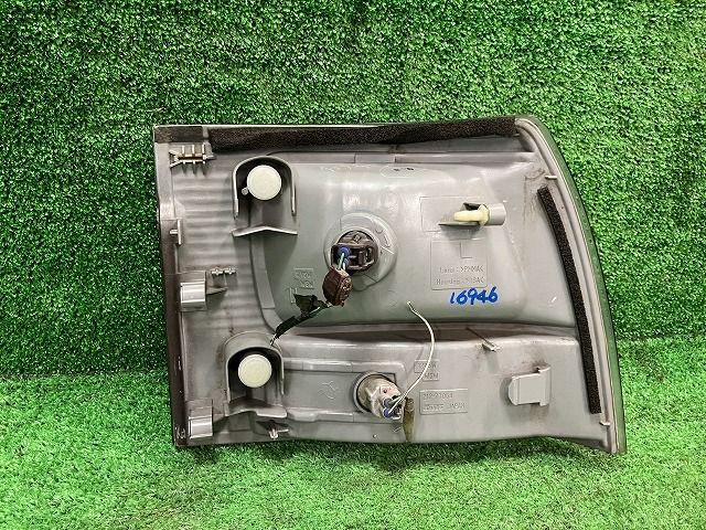 新品未使用品です！ ハイエース KZH116G 左クリアランスランプ・コーナーランプ ロングDX