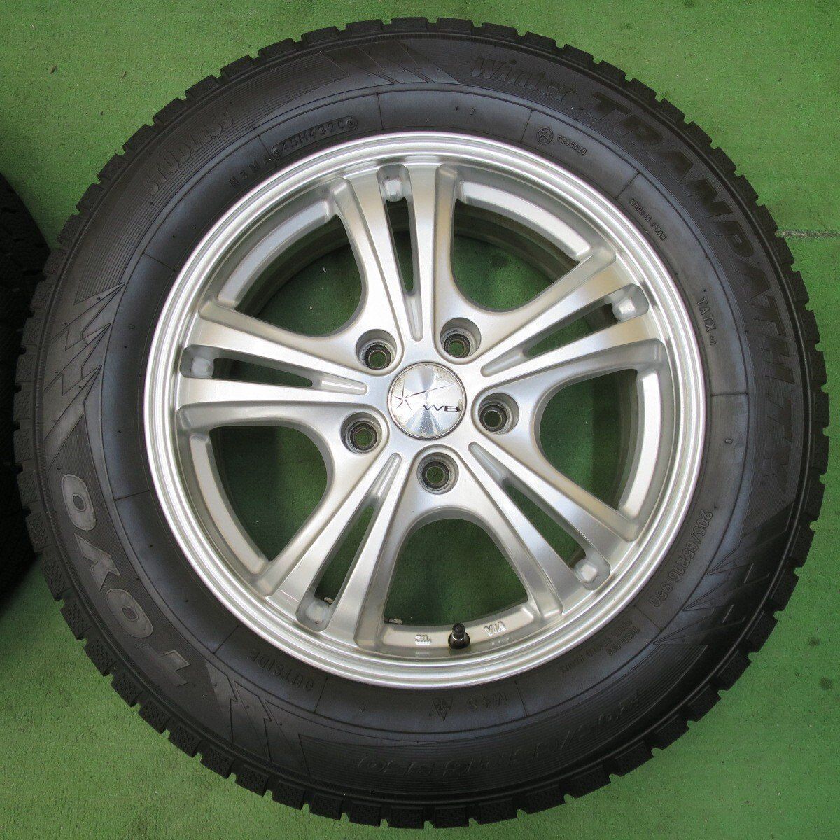 バリ溝！キレイ！9.5分☆スタッドレス 205/65R16 トーヨー