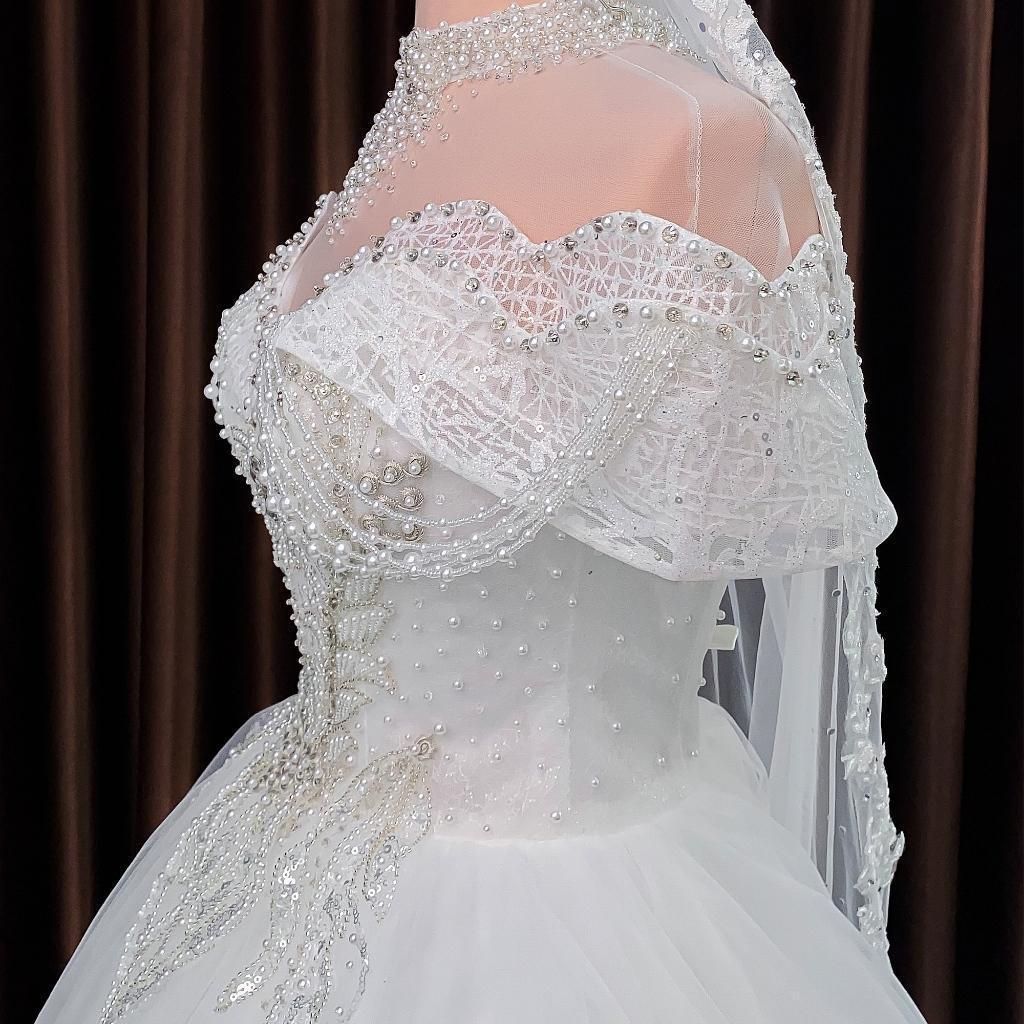 C89 高級 ビジュー美品　キラキラ 長袖ラメ入りウェディングドレス結婚式 C89 高級 ビジュー美品 キラキラ 長袖ラメ入りウェディング