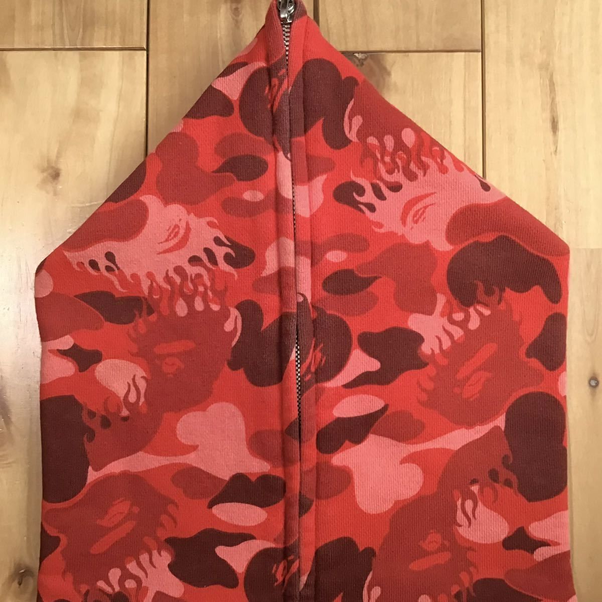 BAPE 迷彩シャークフードパーカーレッド BAPE 迷彩シャークフードパーカーレッド BAPE 迷彩シャーク