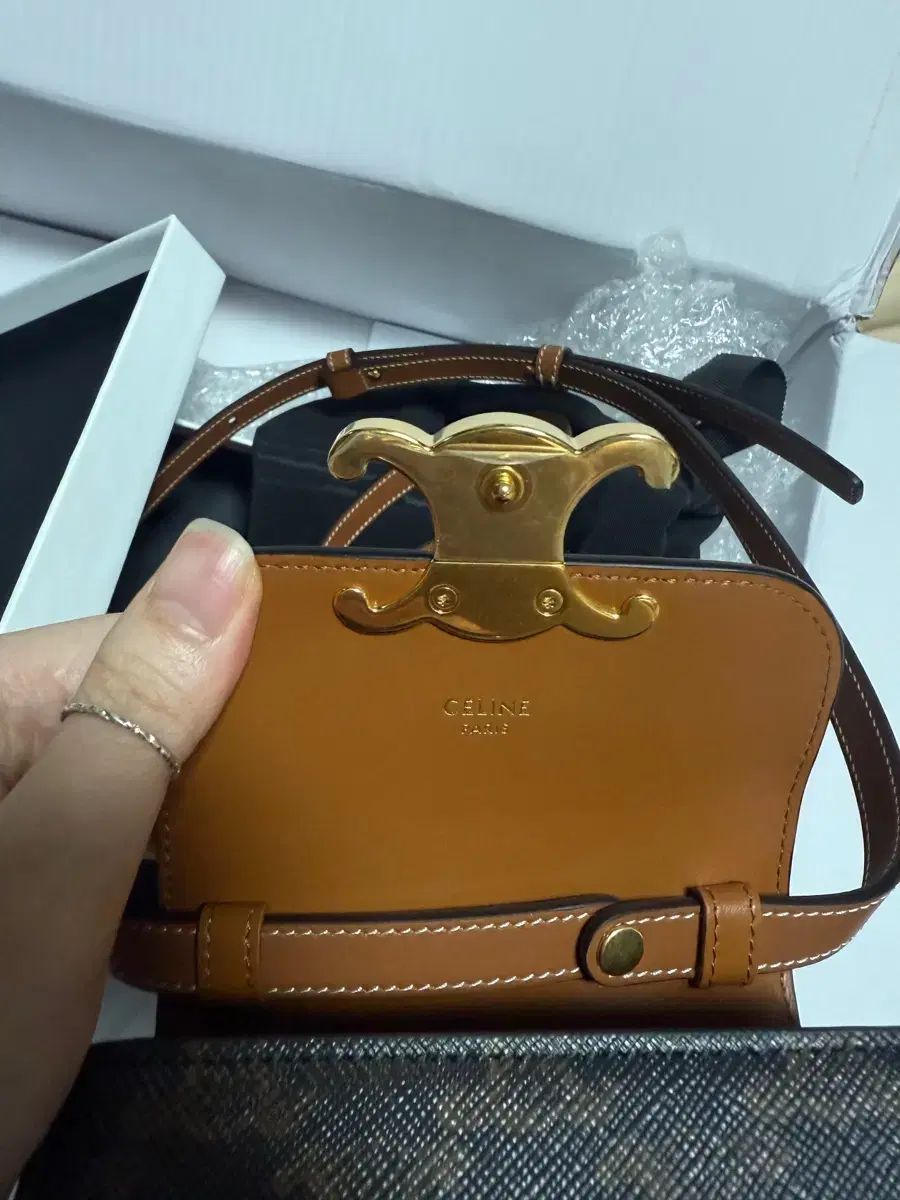 CELINE ミニ クロード / トリオンフ タン Celine(セリーヌ) ミニ クロード トリオンフ Tan - メルカリ