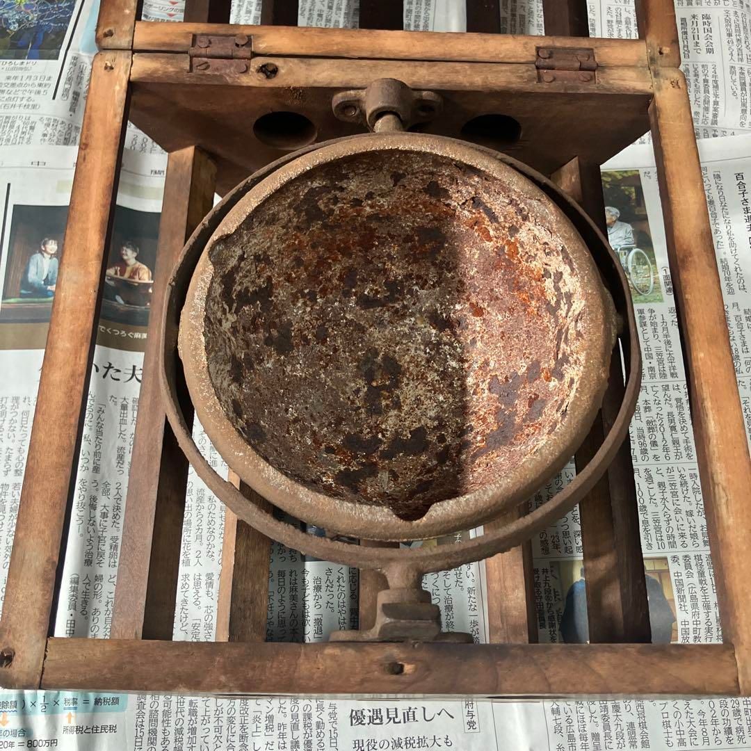 昔の回転炬燵 六角形 アンティーク 火鉢 木枠 暖炉 囲炉裏 冬の