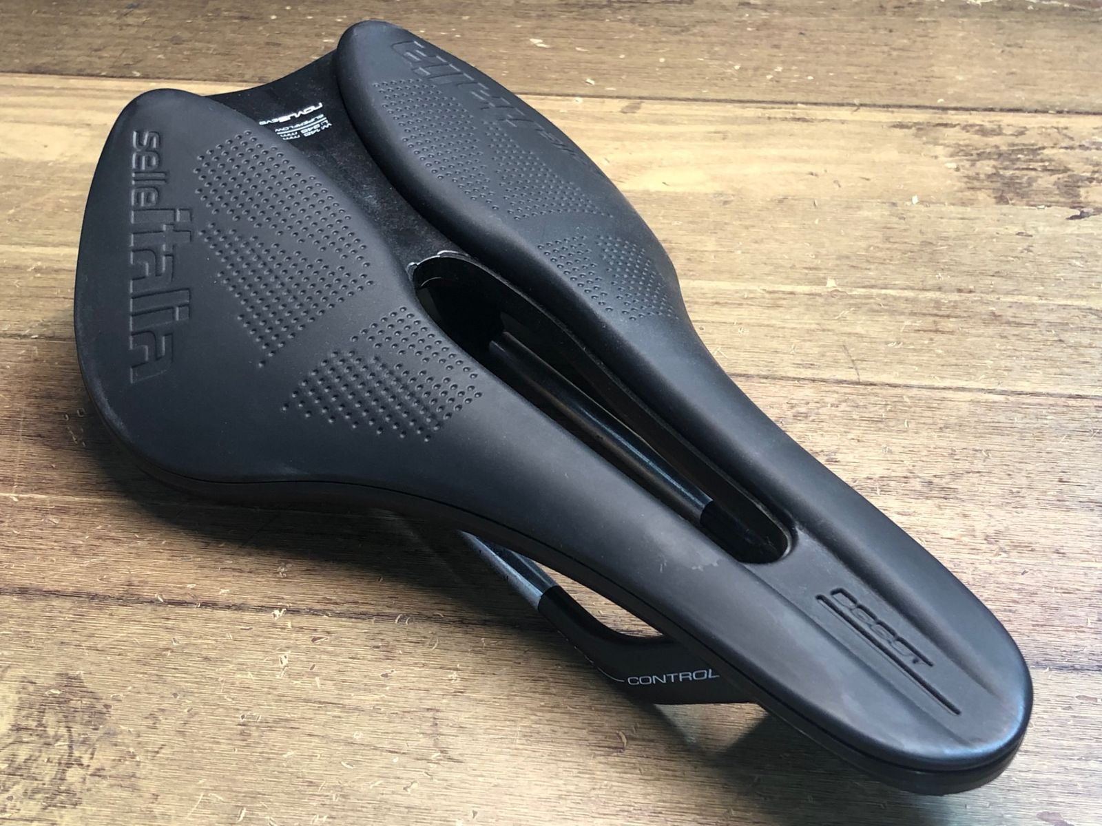JG413 セライタリア selle italia NOVUS EVO BOOST サドル 黒 145mm MANGNESEレール