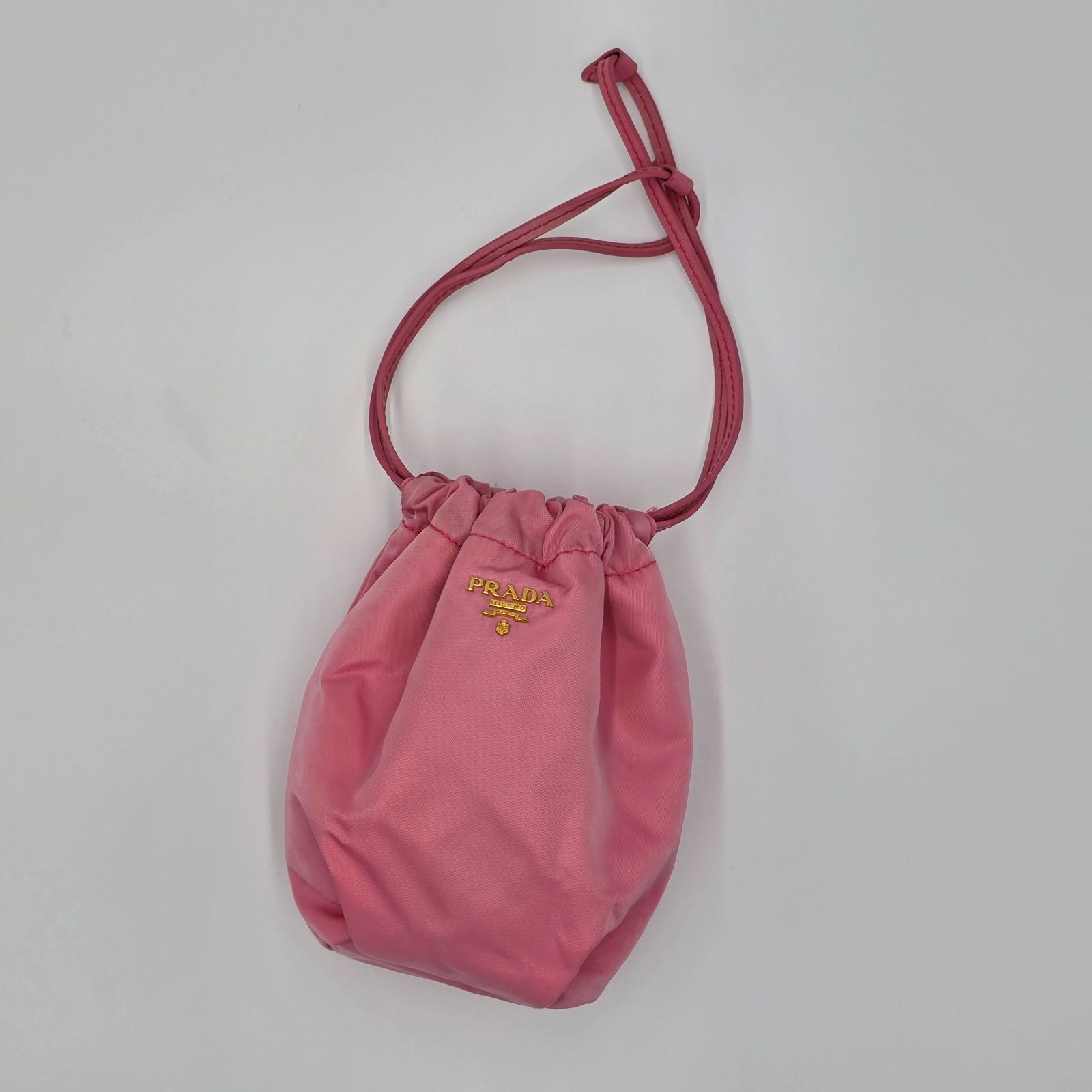 ★美品★PRADA ナイロン 巾着 ポーチ 中古・古着通販】PRADA (プラダ) ナイロン巾着ポーチ ブラック